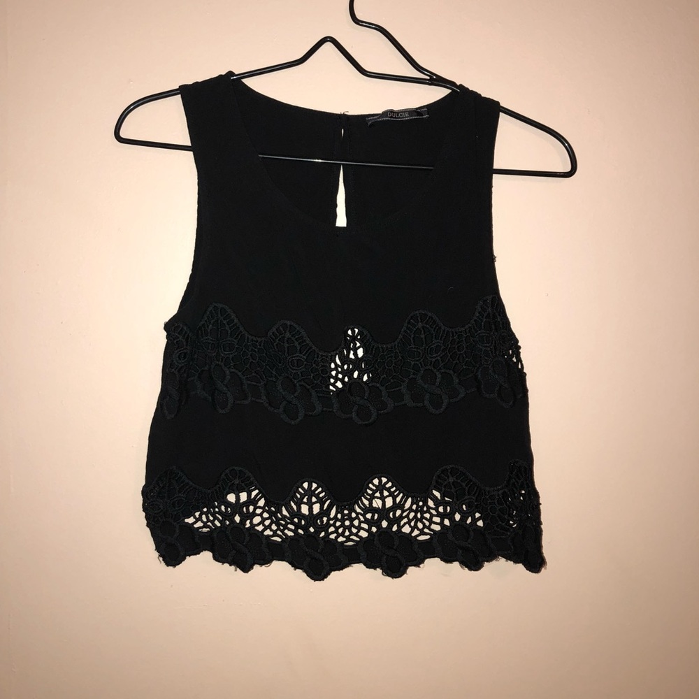 Black crop top with open back 🖤